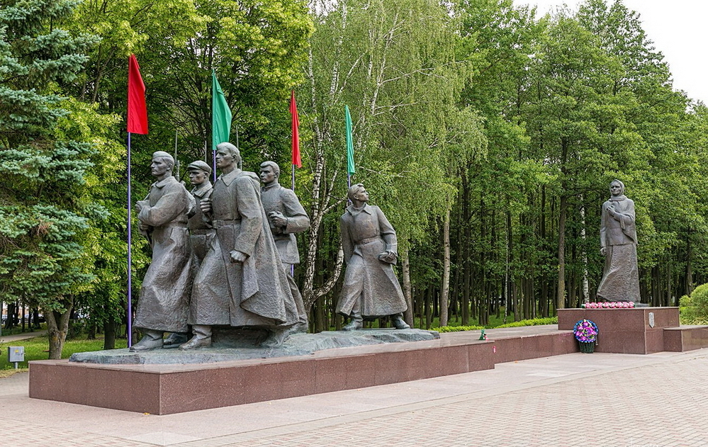 Монумент в честь советской матери-патриотки