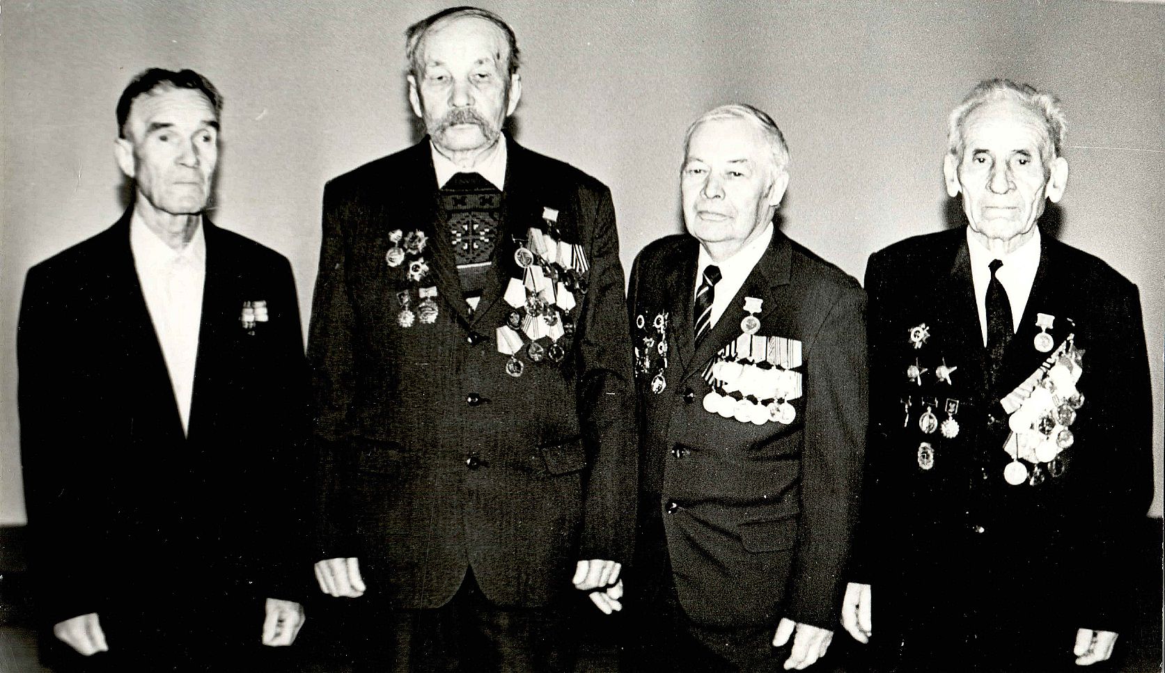 Ветераны, бывшие работники БЕЛАЗ. Слева направо: Квашнин Ю.А.. Шарков П.А., Кузнецов В.Е., Кленицкий М.В.